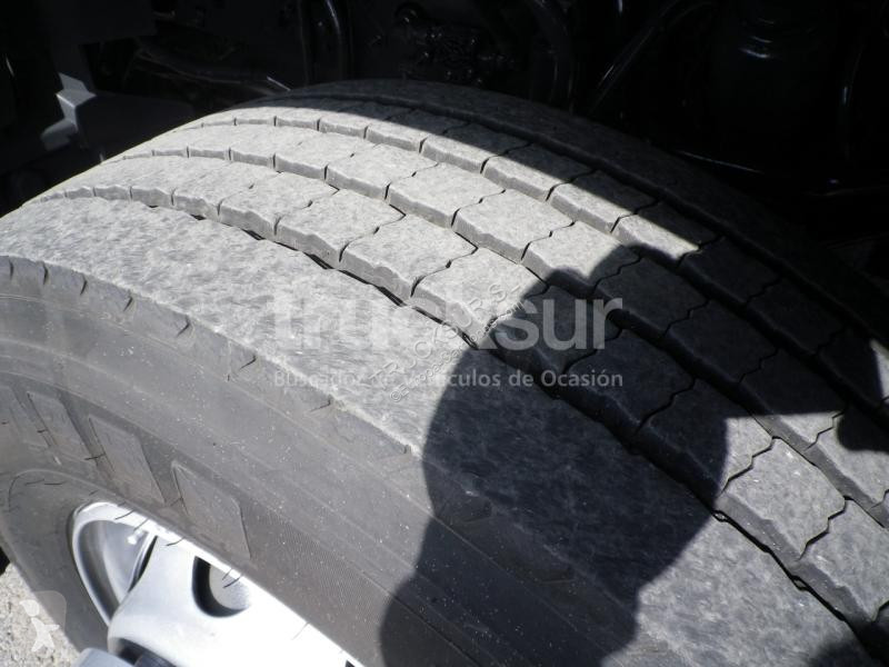 Trekker Renault  D WIDE 320.18