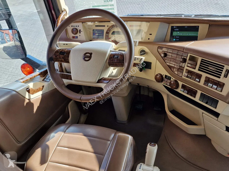 Tahač Volvo 13540 Lowroof 6x2 - Show truck -...
