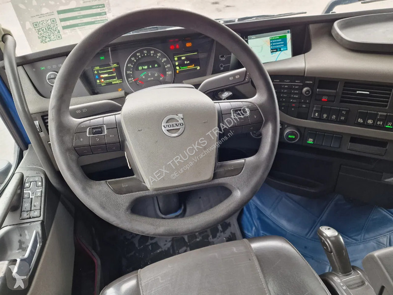 Tahač Volvo 13460 Globetrotter 6x2 - I Save -...