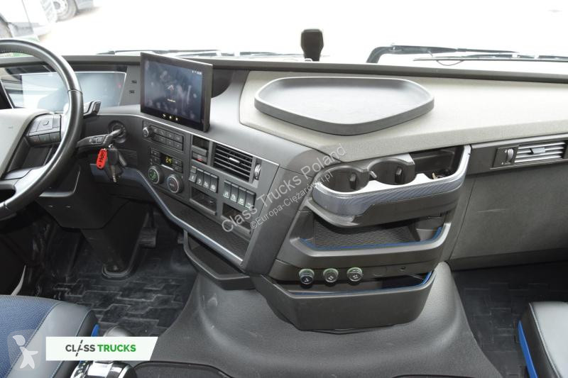 Tahač Volvo FH  Globetrotter XL i-Save Side Skirts