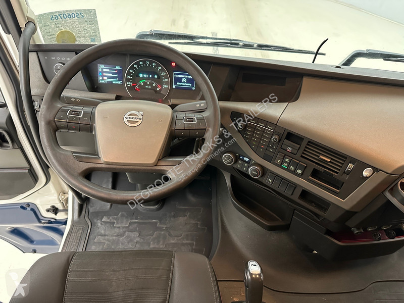 Traktor Volvo 420 Globetrotter - ADR