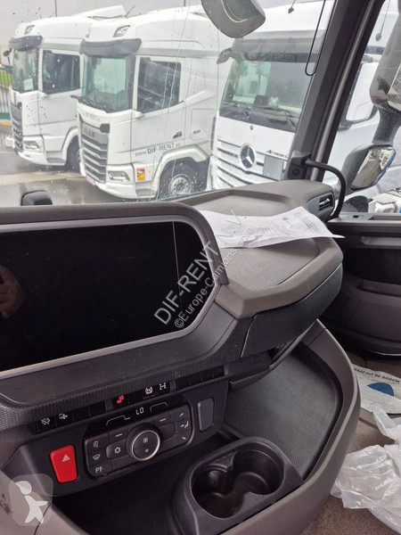 Trekker DAF 480 FT NGD , different location :...