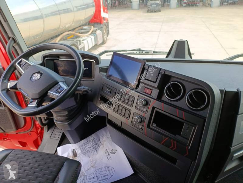 Cap tractor Renault