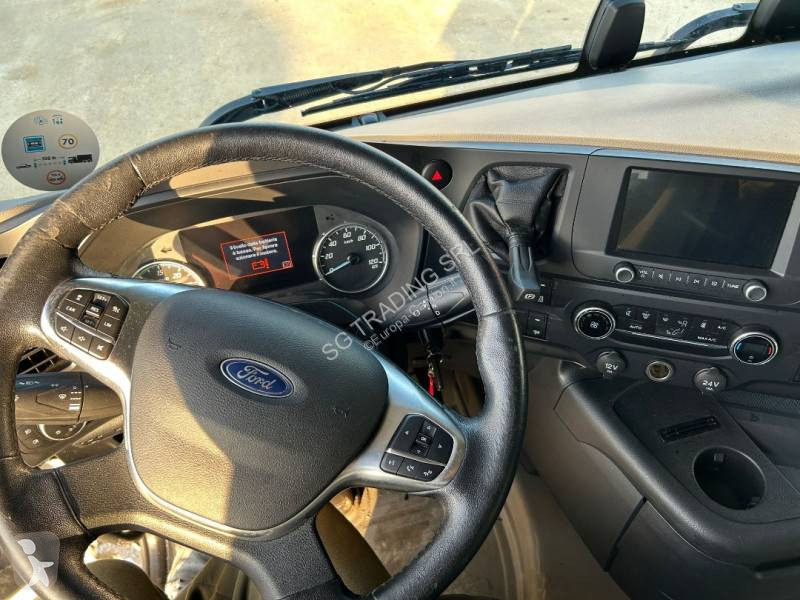 Traktor Ford