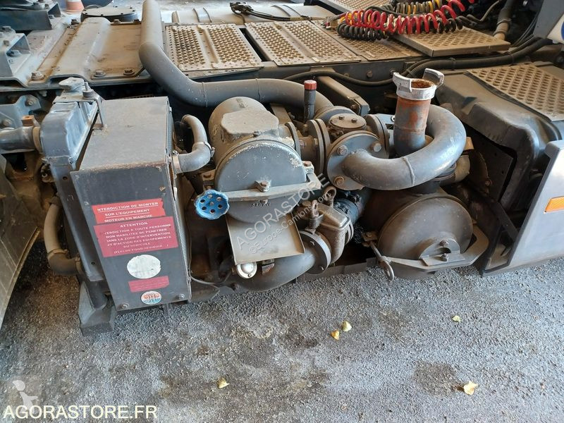 Tracteur Renault AE390