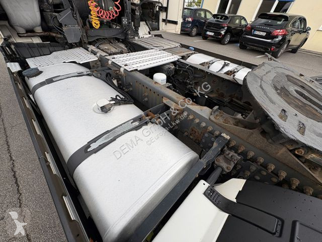 Tahač Volvo...
