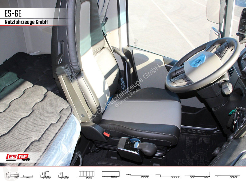 Влекач Volvo 551 8x4 Tridem VLA (Luftfederung)