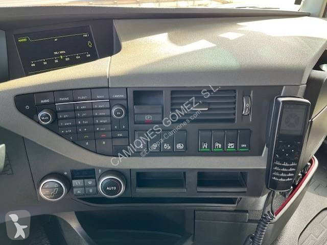 جرار Volvo