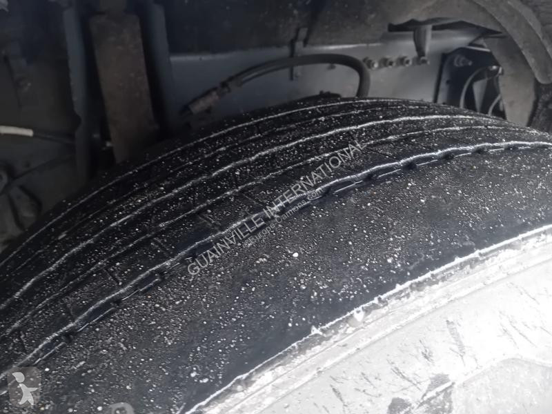جرار Volvo