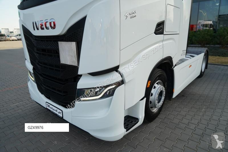 Влекач Iveco 490