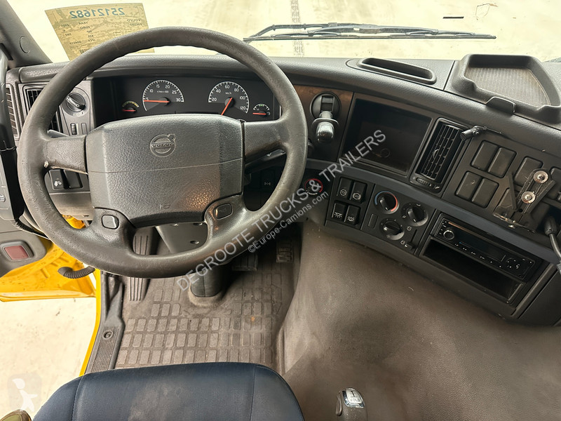 جرار Volvo 400