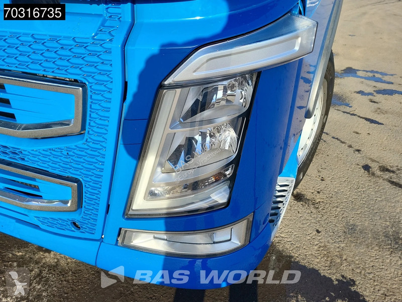 جرار Volvo 500 8X2 Steered Tag axle!...