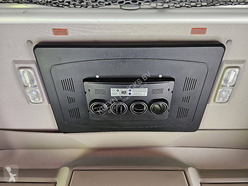 جرار DAF 530