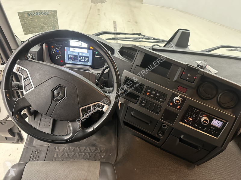 جرار Renault T 440