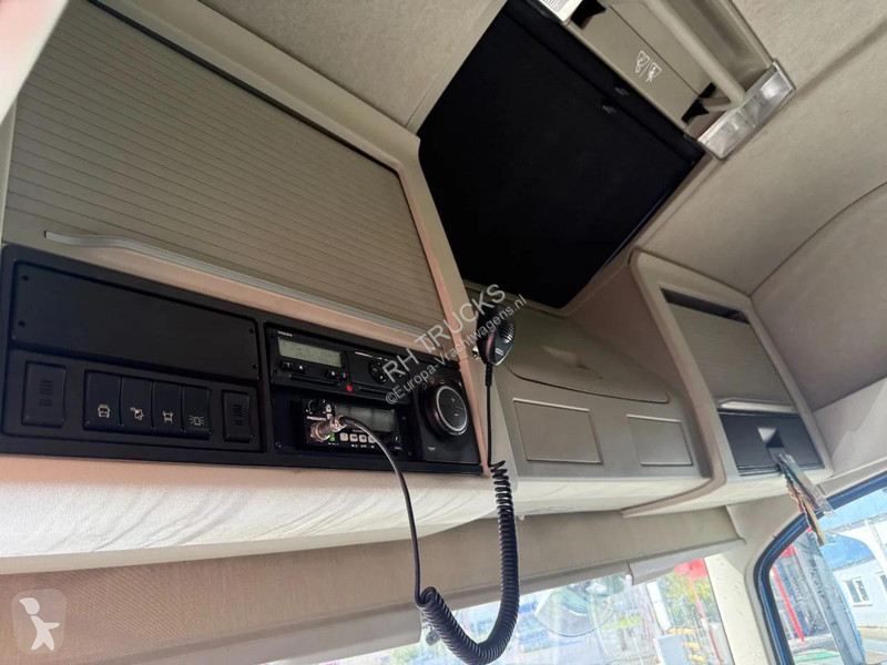 جرار Volvo 6X4 EURO 6