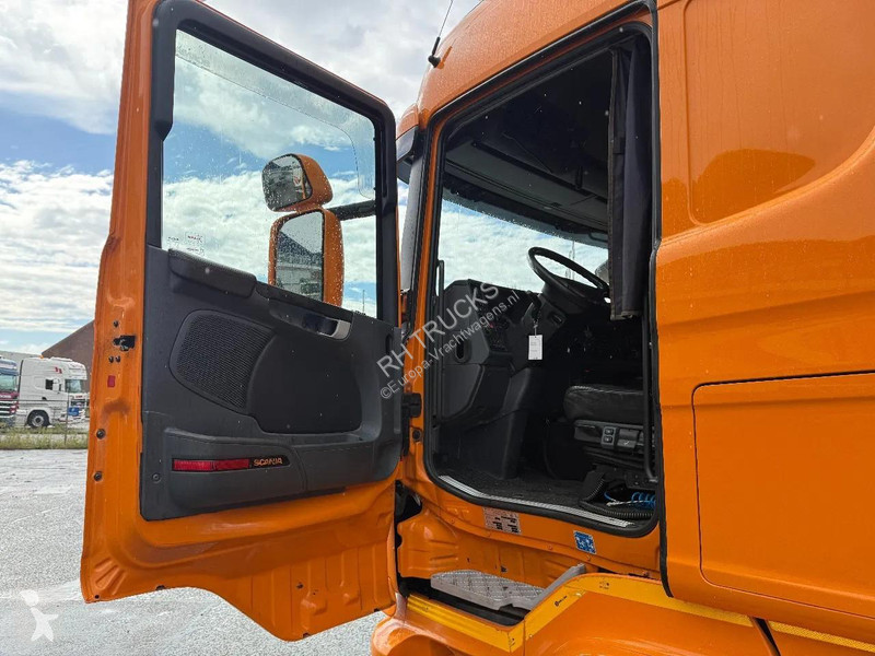 جرار Scania 490 10X4 EUO 6