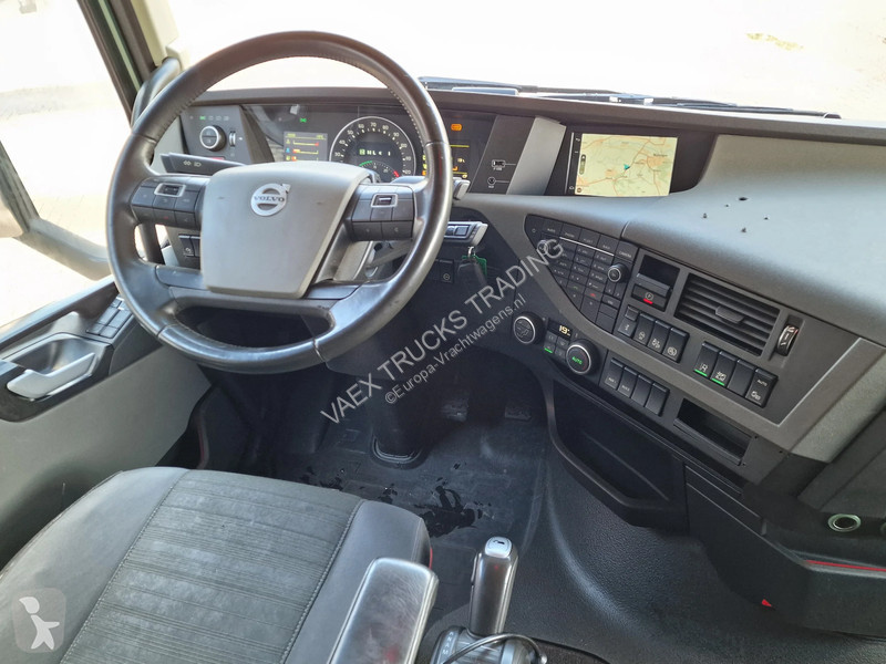 جرار Volvo 13460 Globetrotter 4x2 - ADR -...