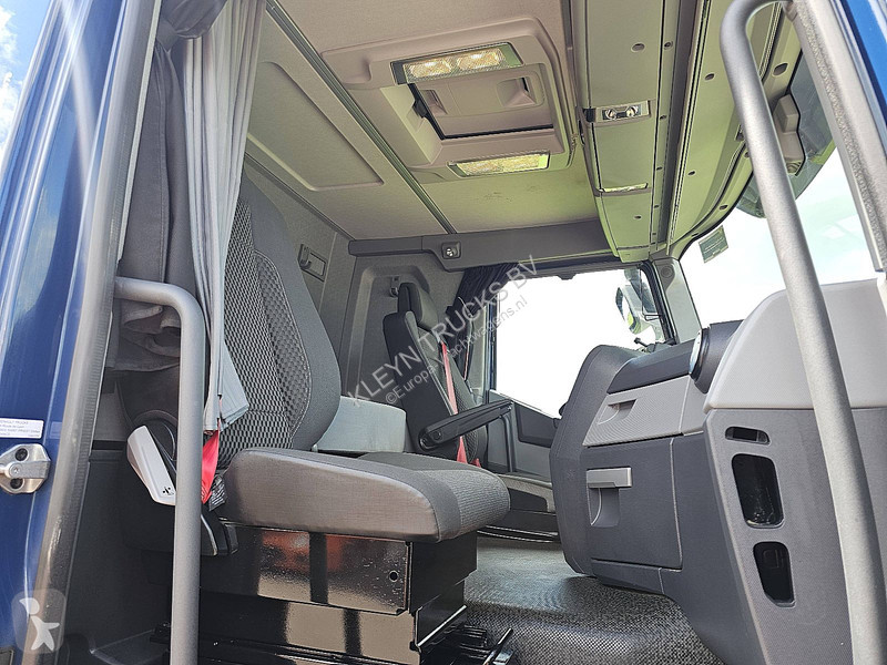 جرار Renault C 440