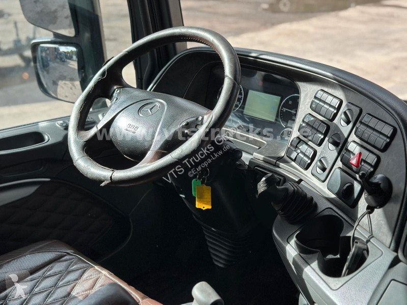 جرار Mercedes 1846 LS MP3 *Black-Liner*