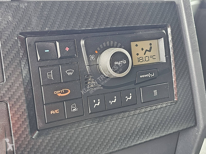 جرار Renault C 440