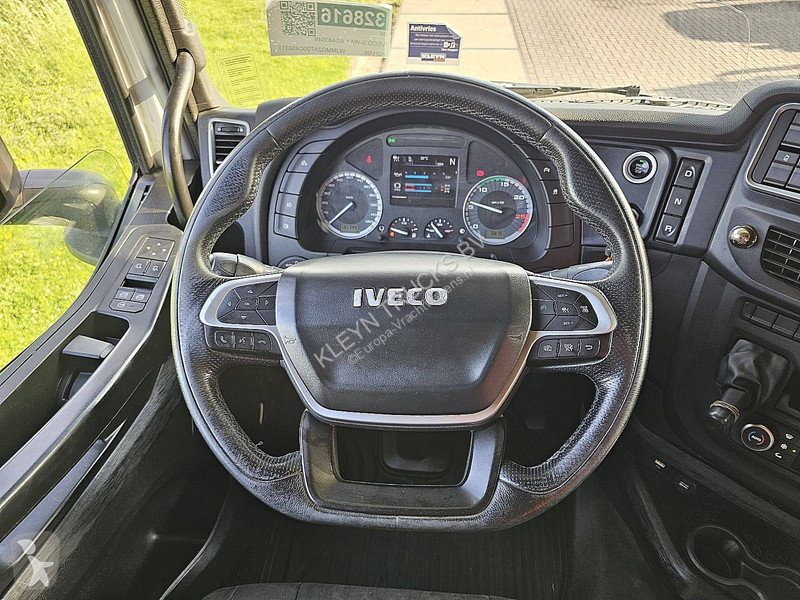Iveco AS440S46 LNG tractor unit