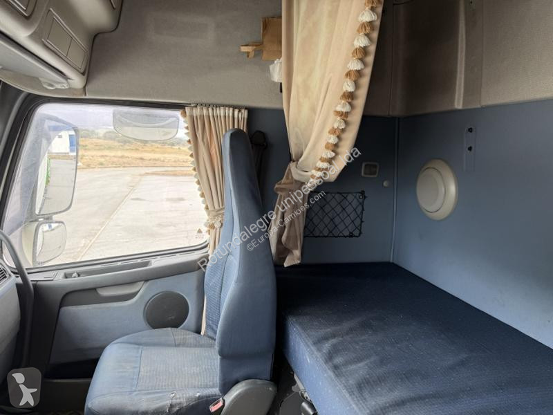 جرار Volvo 400