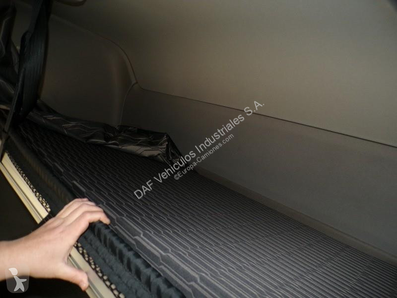 جرار DAF XG  FT 4X2