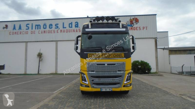 جرار Volvo