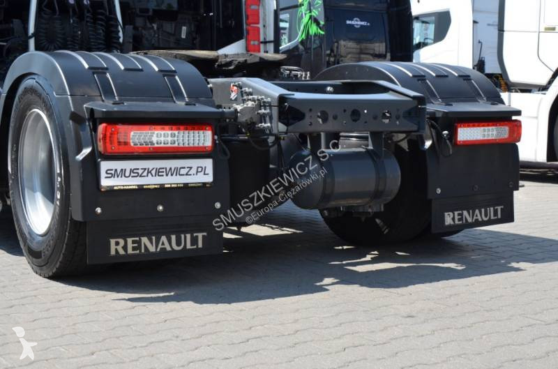 Влекач Renault