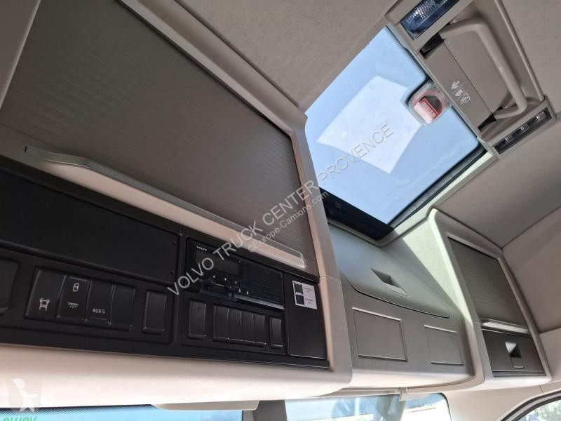 جرار Volvo 460