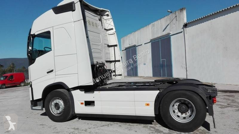 جرار Volvo