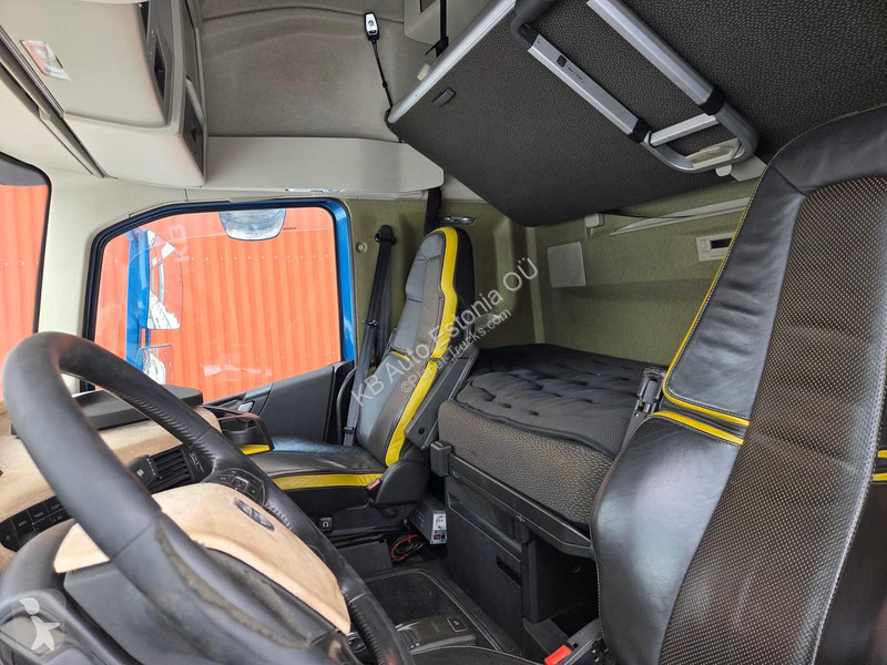 جرار Volvo 750 8x4 GCW 142 ton / GLOBE XL /...