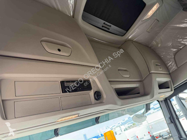 جرار Iveco S-WAY AS440S49T/P