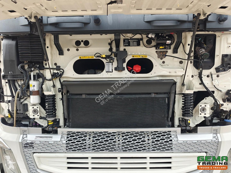 جرار Volvo 420 4X2 GlobeTrotter Euro 6B -...