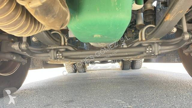 جرار Volvo