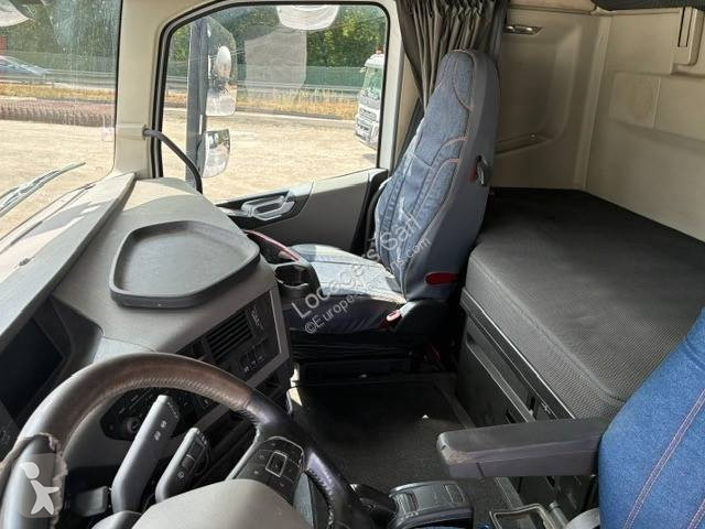 جرار Volvo