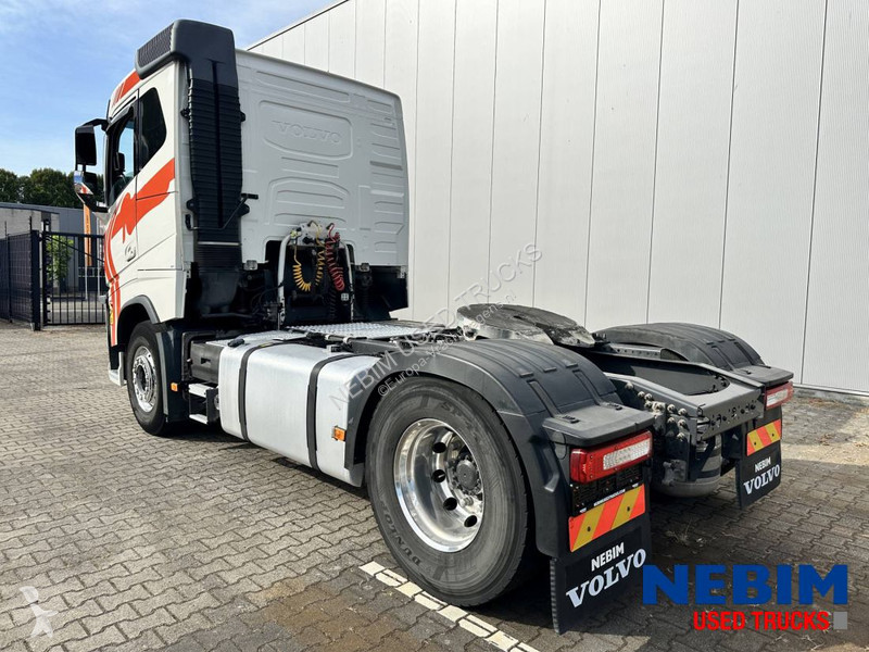 جرار Volvo 420 4x2 - 796.861km - Work remote