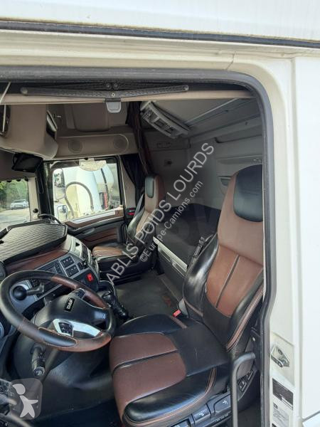 جرار DAF 530