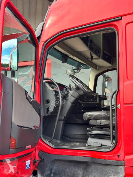 جرار Volvo 500 4x2 LL Hubsattel