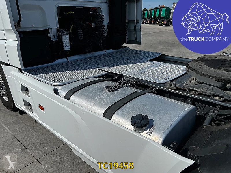 جرار DAF 530