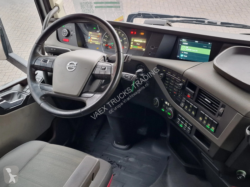 Tahač Volvo 13460 Globetrotter 6x2/4 - Full air...