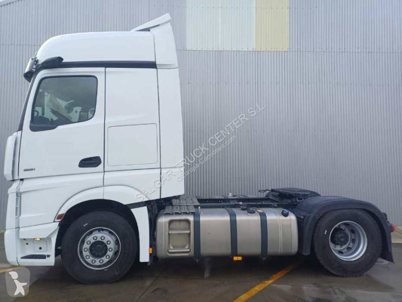 Cabeza tractora Mercedes