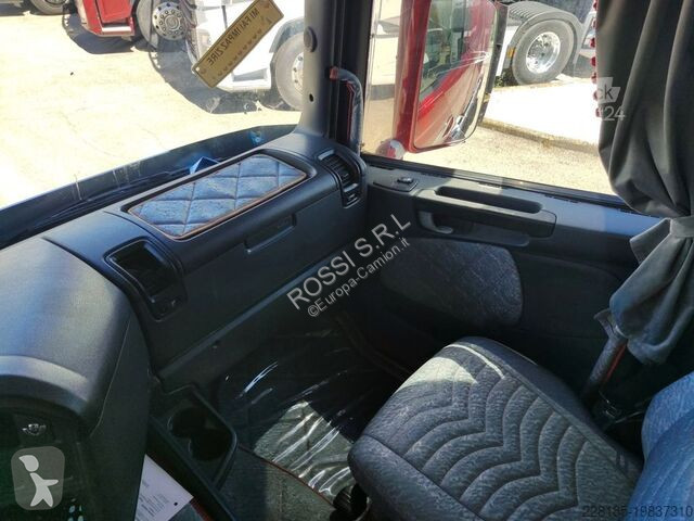 Tratores Scania - 560