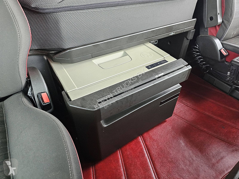 Trekker Volvo 460 6X2 XENON SKIRTS