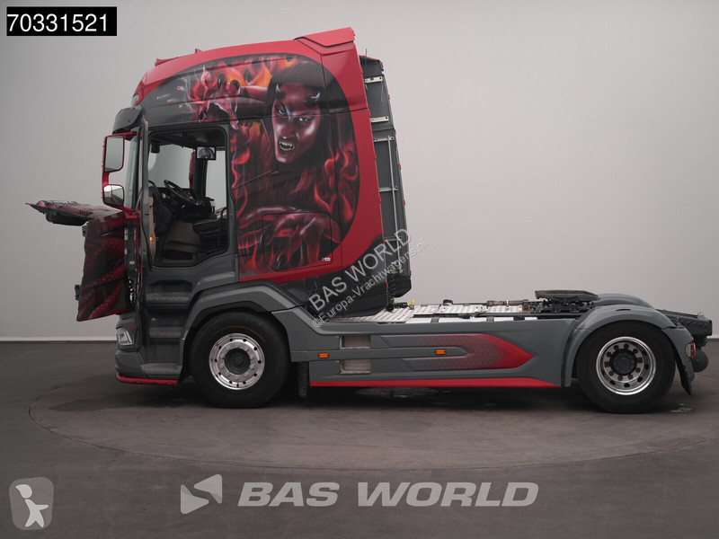 Cabeza tractora DAF + 530 + 4X2 Special!...