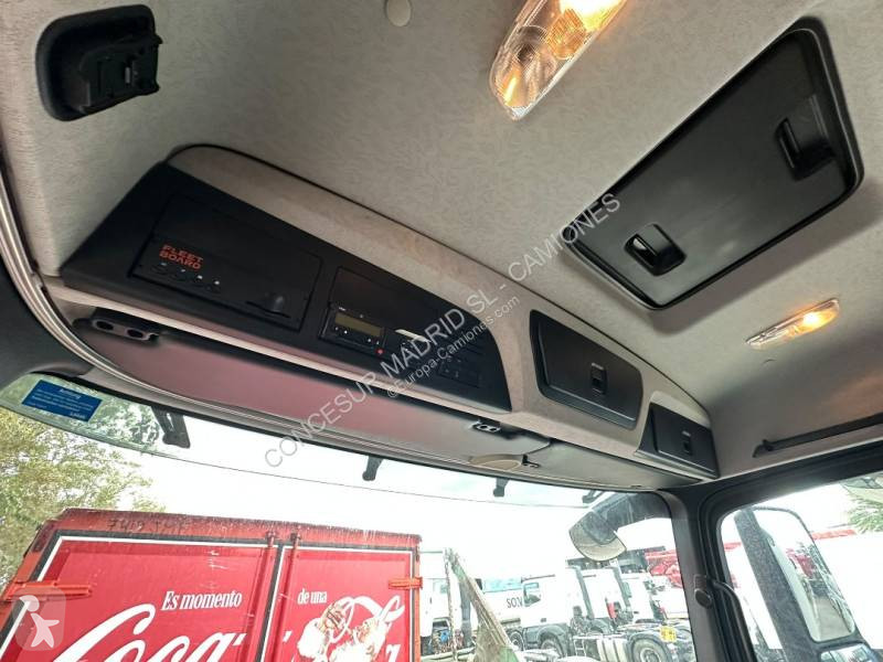 Cabeza tractora Mercedes 1833