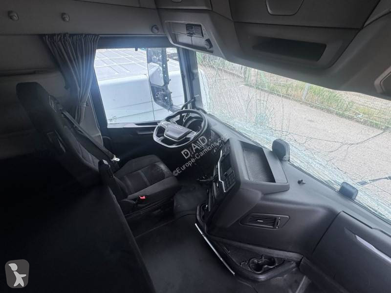 Tahač Iveco 460