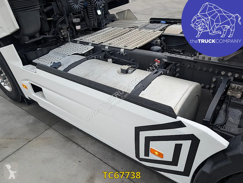 Cap tractor Renault T 480