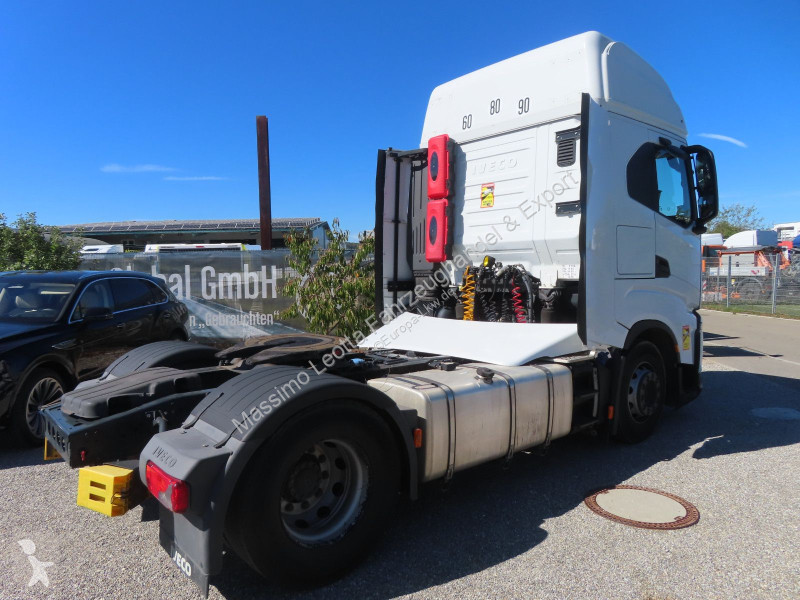 Nyergesvontató Iveco 490