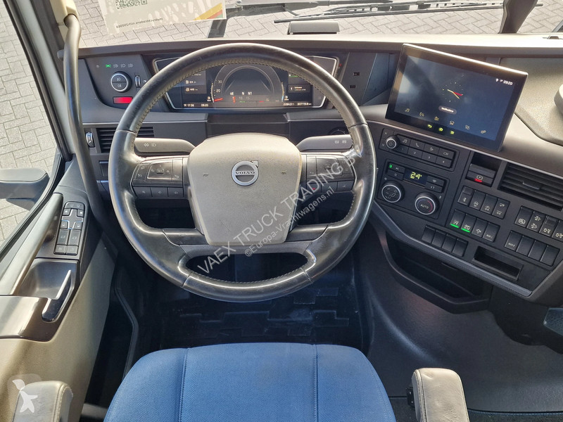 Cap tractor Volvo 13500 Globetrotter XL 6x2 -...